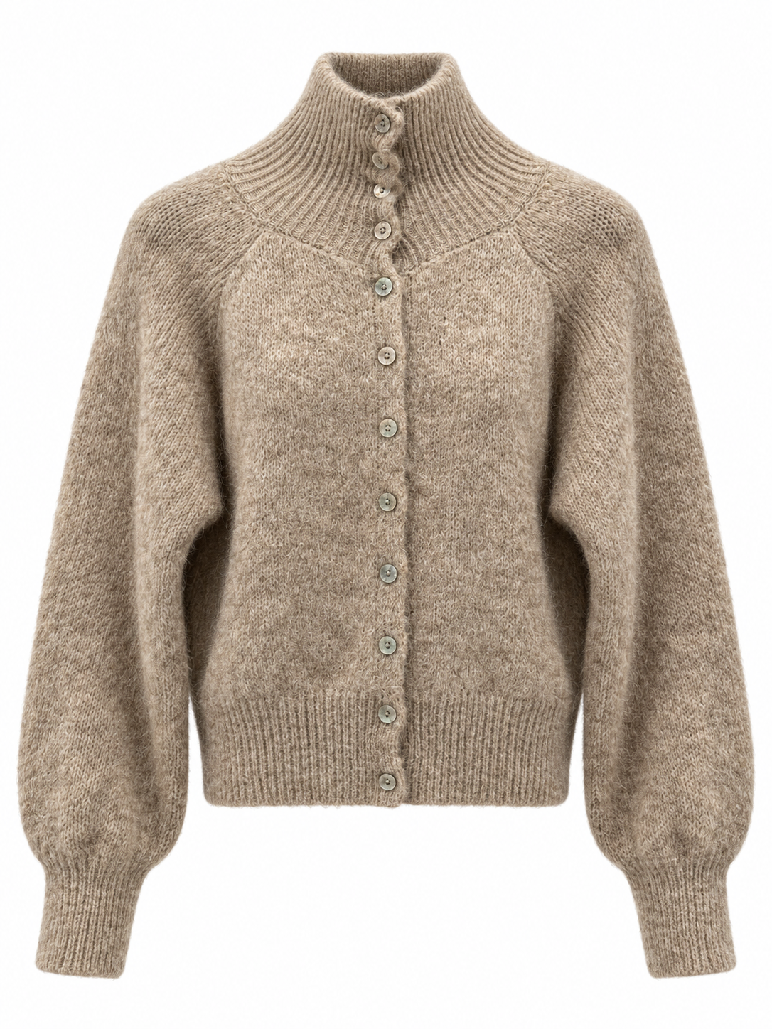 Chastar Cardigan Gebreid met hoge kraag in beige met knoopsluiting en geribde boorden, aan een kledinghanger.