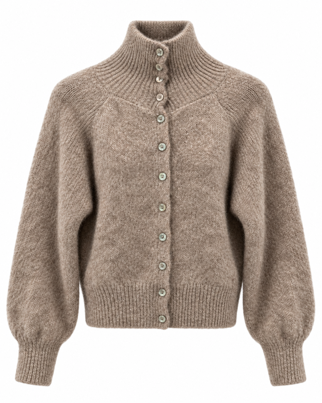 Chastar Cardigan Gebreid met hoge kraag in taupe met knoopsluiting en geribde boorden, aan een kledinghanger.