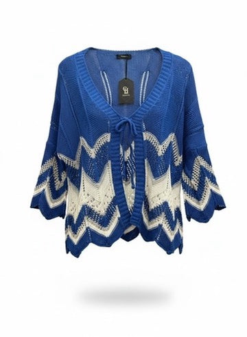 Chastar Cotton Vest Anaïs in Blauw, vooraanzicht met opengewerkt zigzagdessin en golvende zoom