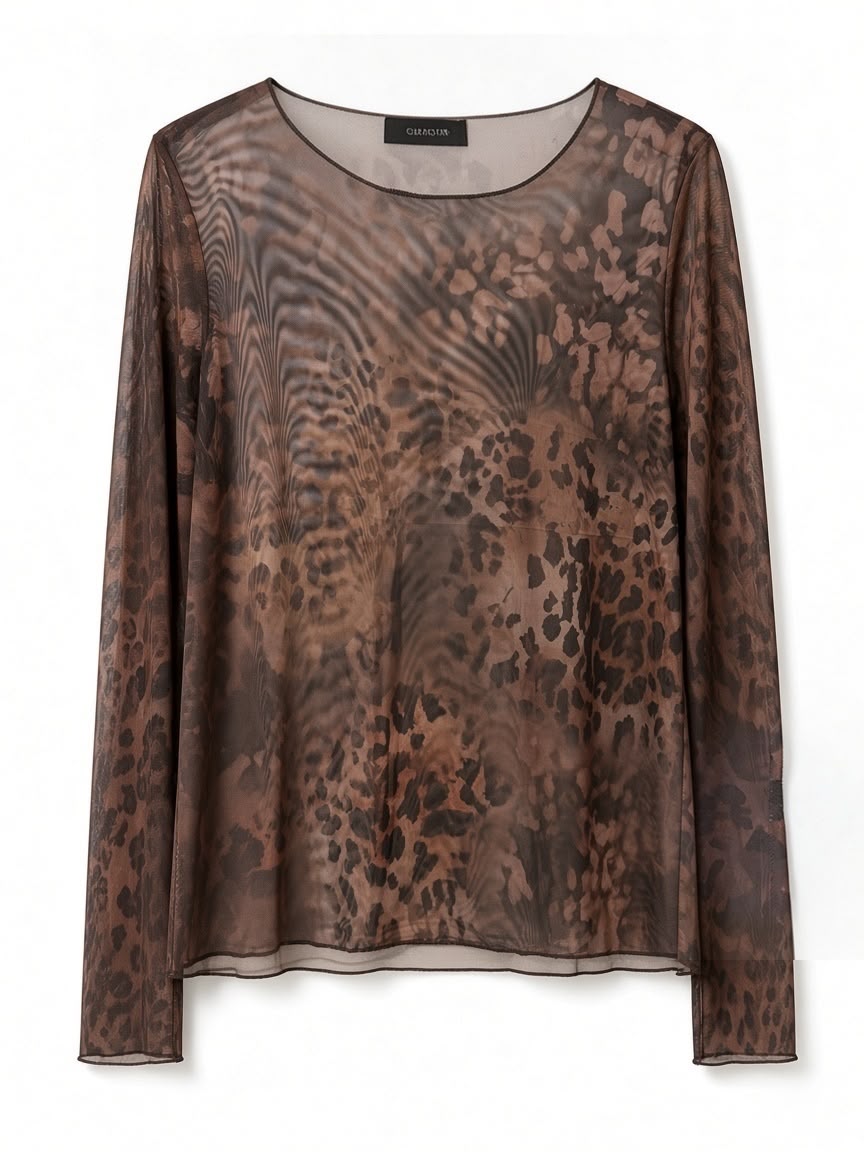 Chastar Top Mirthe in Bruin, vooraanzicht met dierenprint, ronde hals en lange mouwen.