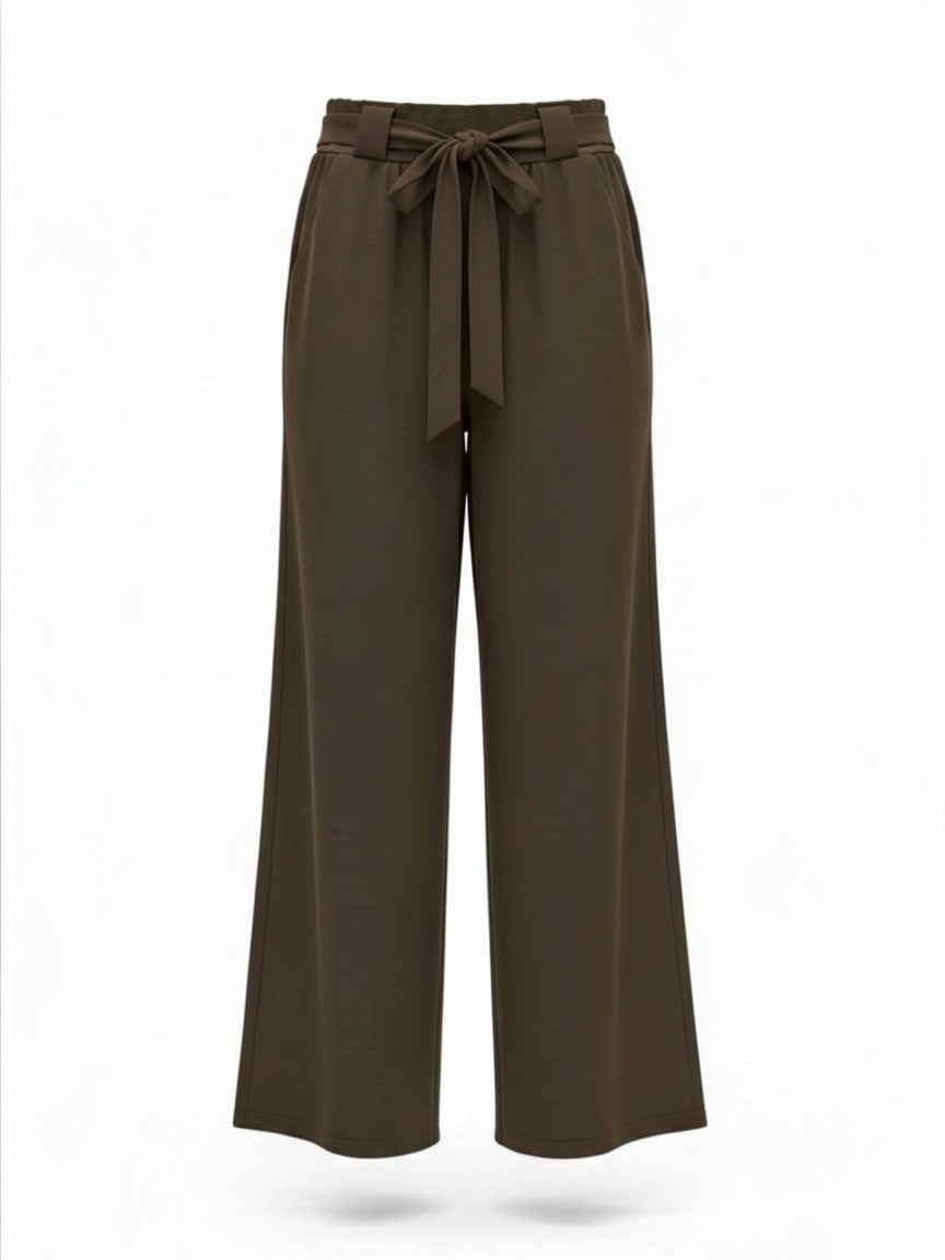 Chastar tricot broek in choco met wijde pijpen en een bijpassende strikceintuur, vooraanzicht