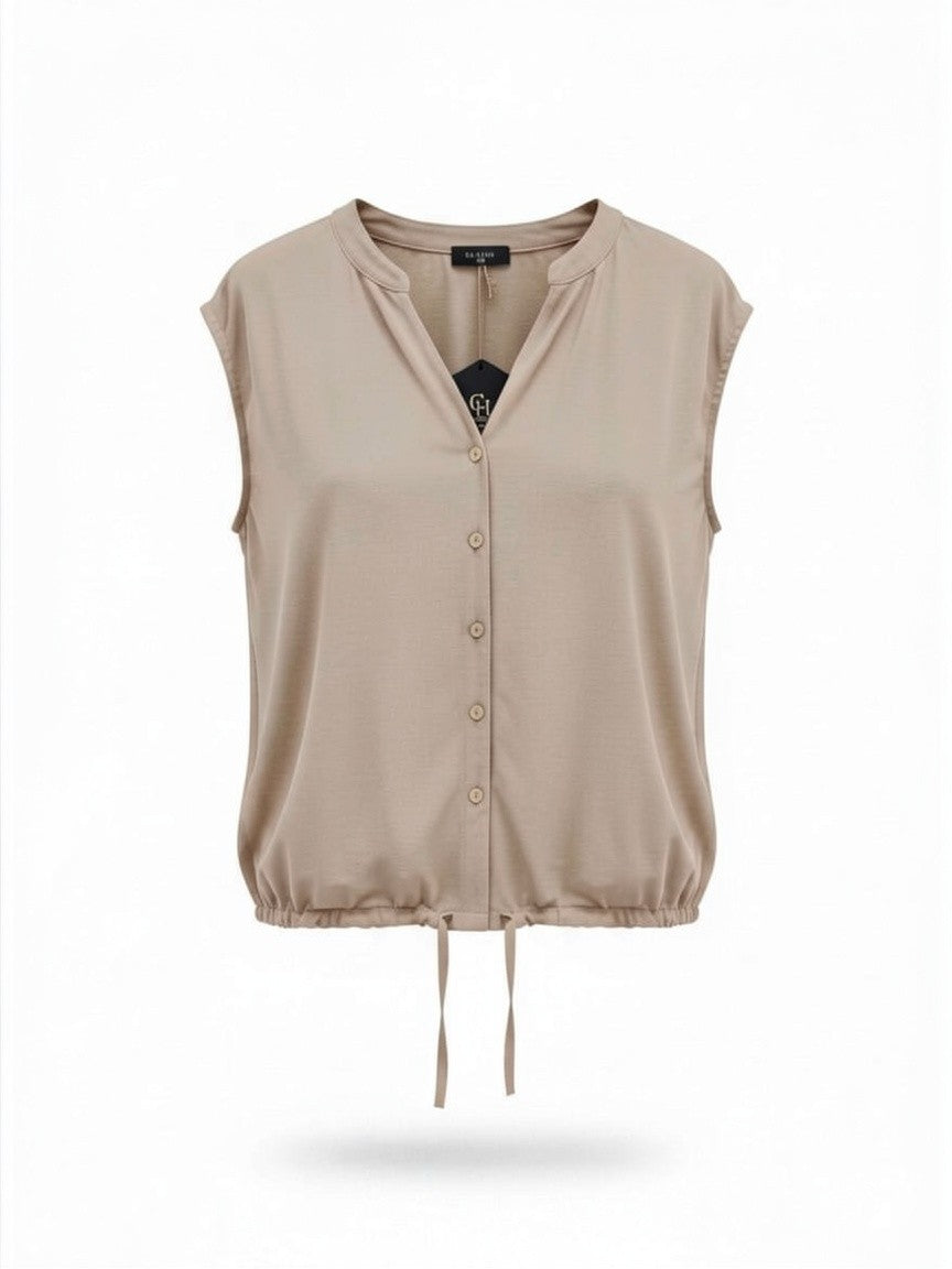 Chastar Tricot Top met knopen en trekkoord in Beige, vooraanzicht met V-hals en korte mouwtjes