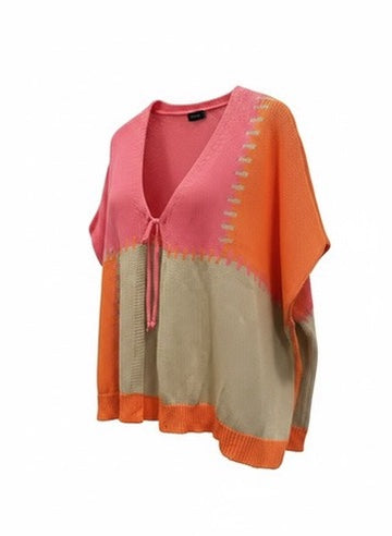 Chastar Vest Anaëlle in Roze met oranje en beige kleurvlakken, V-hals en striksluiting, vooraanzicht